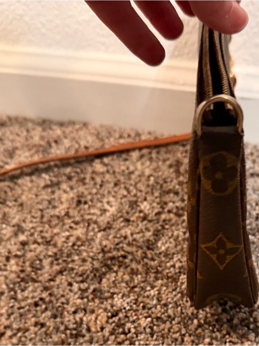 Louis Vuitton Monogram Shoulder Bag in Brown and Gold has strap but not attached - Picture 7 of 12